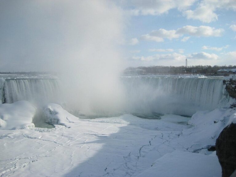 niagara-falls frozen